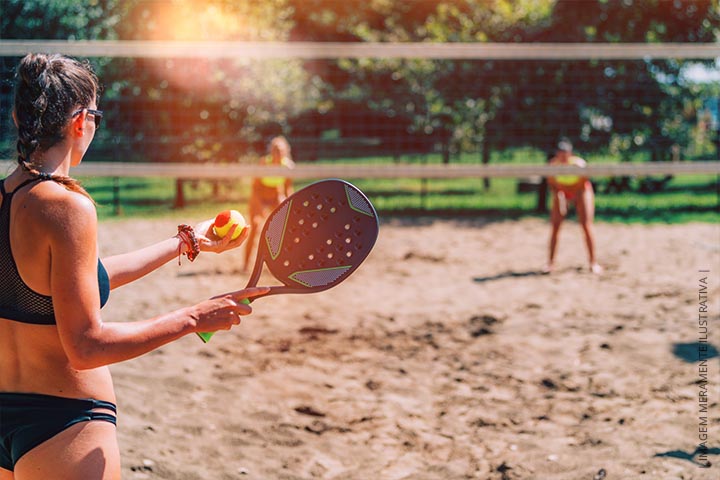 Beach tennis